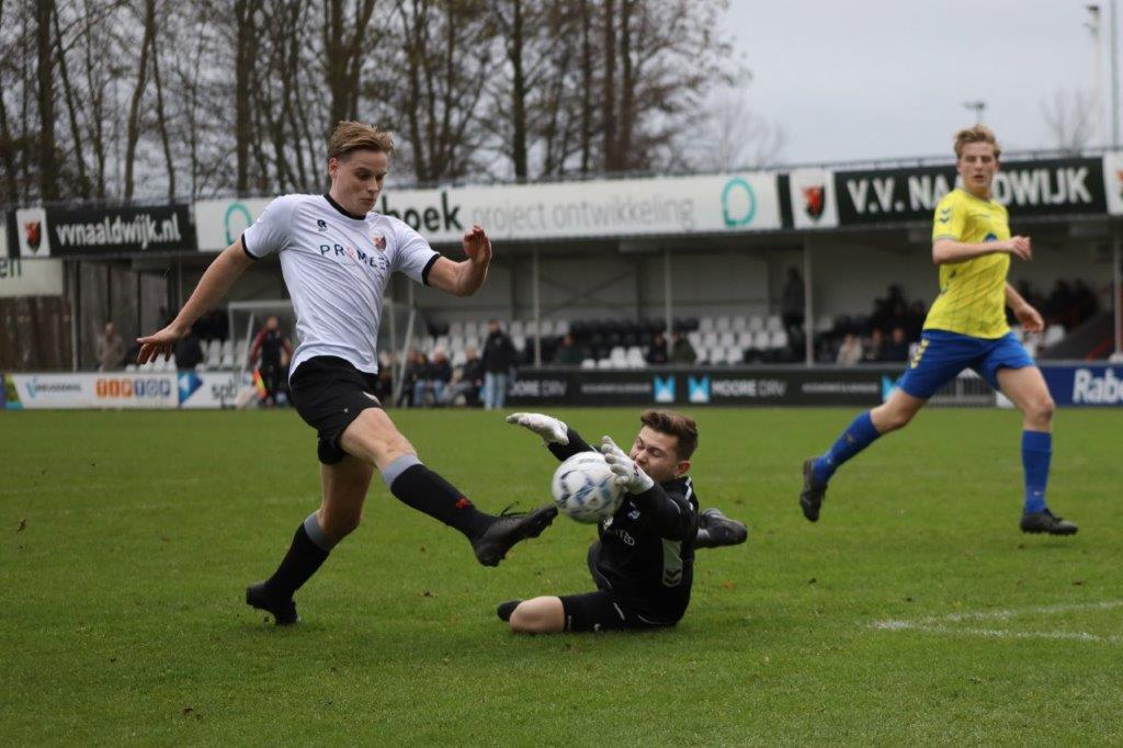 Naaldwijk verliest nipt