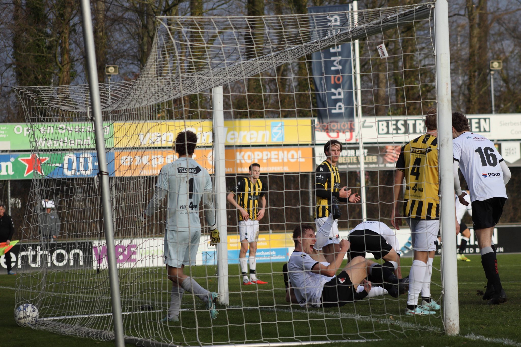 Naaldwijk zwoegend naar winst