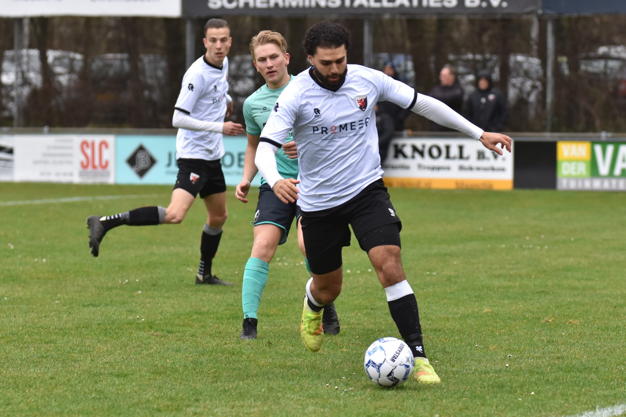 Naaldwijk 1 ziet Duindorp winnen