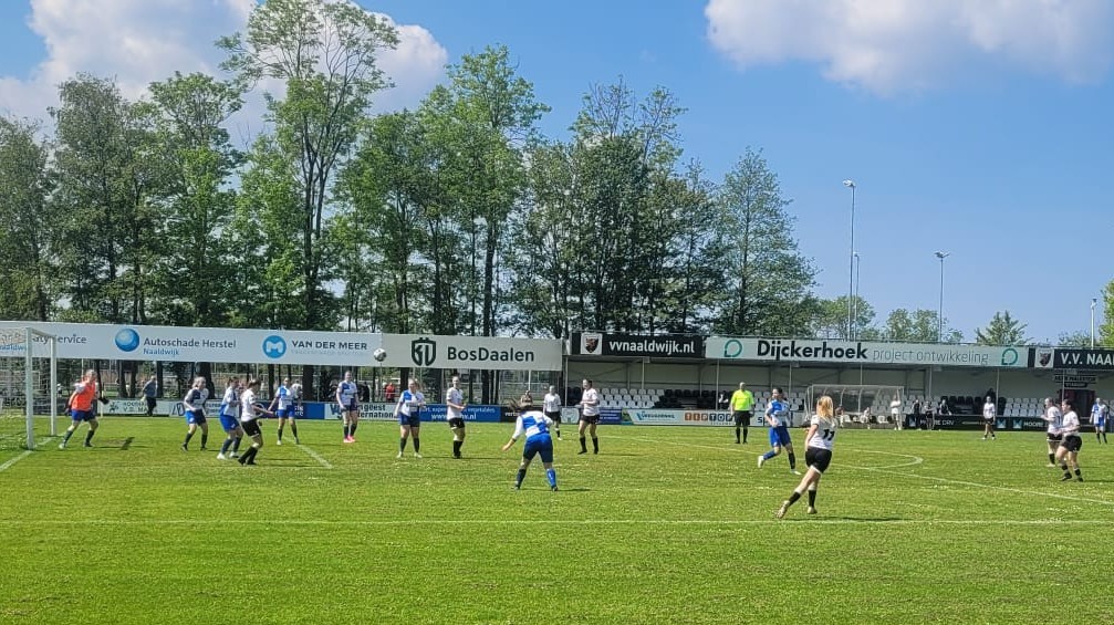 Winst vrouwen 1 en nipt verlies vrouwen 3 bij koploper